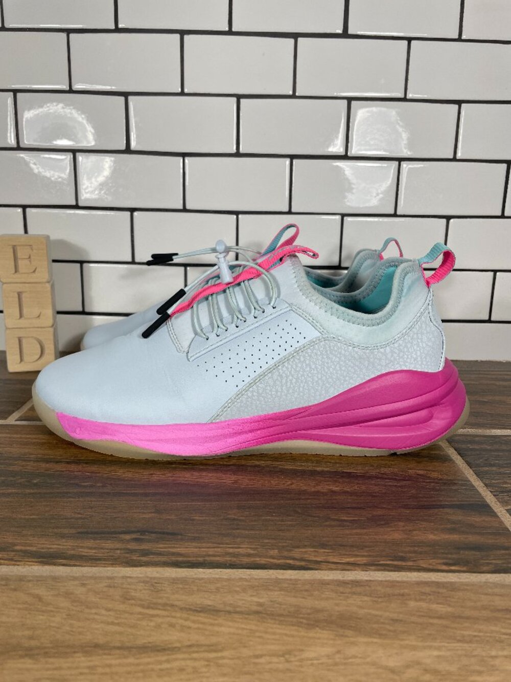 Clove Classic Shoes Womens Size 10.5 Electron Rose Healthcare Nursing Sneakers
